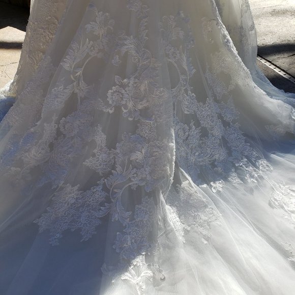 NWT INTUZURI Mermaid Style Lace Galore Wedding gown - Picture 12 of 16